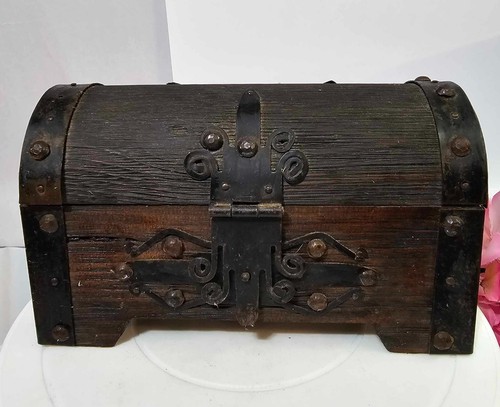 Vtg wooden chest - wooden,